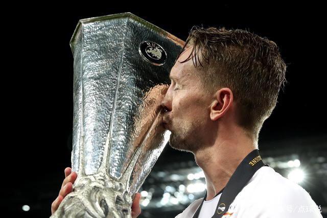 英联杯-B费卡塞米罗梅开二度 曼联5-2莱斯特城